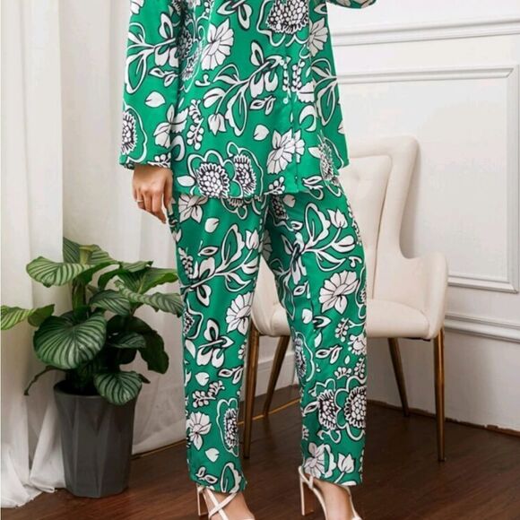 Floral Green Women's 2 Piece Set - Picture 2 of 4